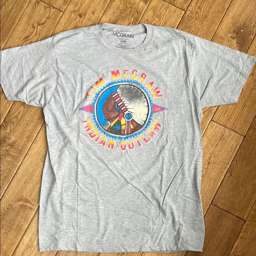 macgraw Gray Short Sleeve Tee with Graphic Design